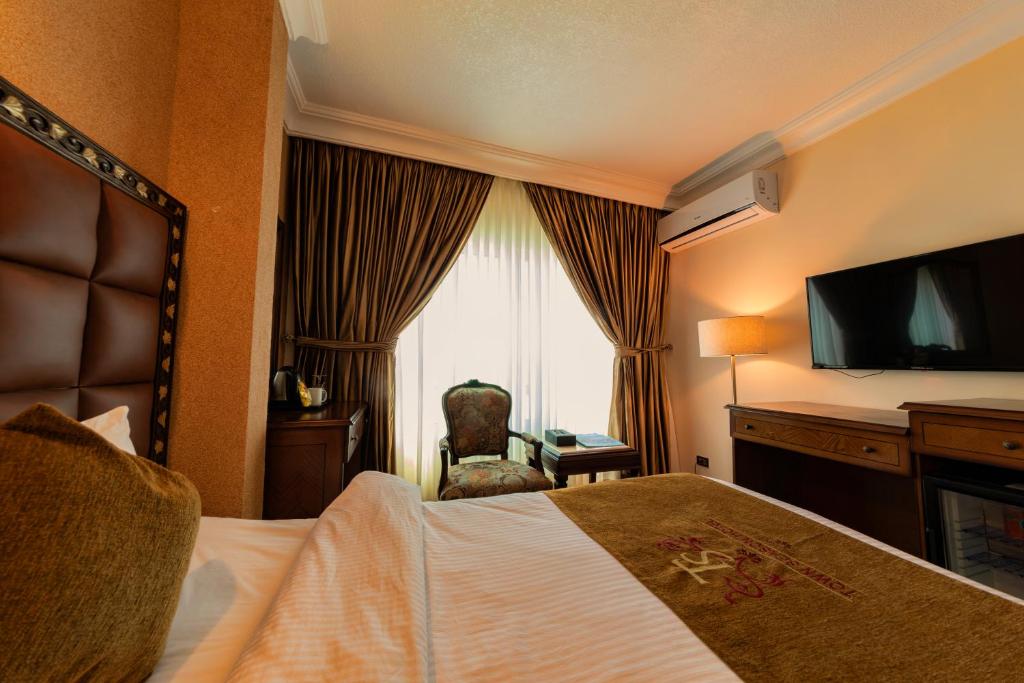 Town Season Hotel photo