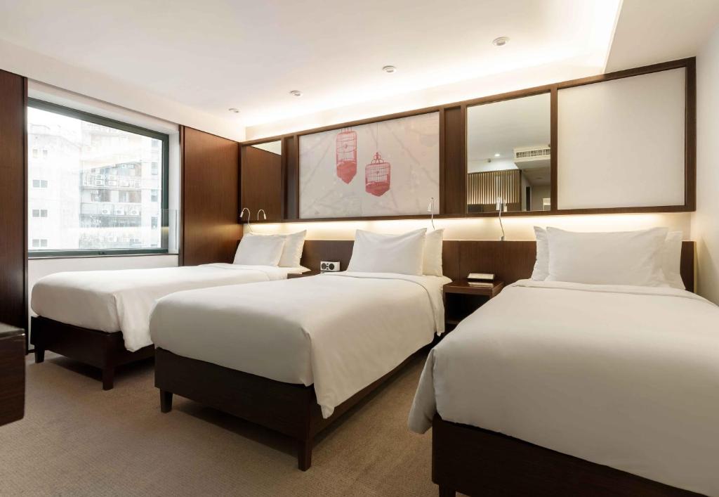 Hotel Room 5