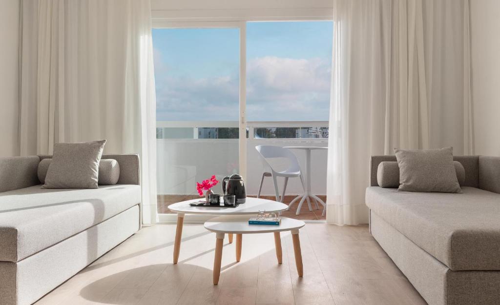 Hotel Palia Puerto del Sol 3 Sup — Hotel rooms in Cala d´Or, Balearic Islands