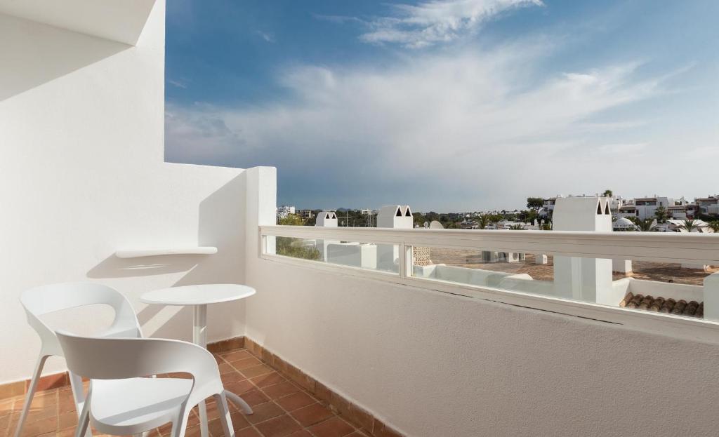 Hotel Palia Puerto del Sol 3 Sup — Hotel rooms in Cala d´Or, Balearic Islands
