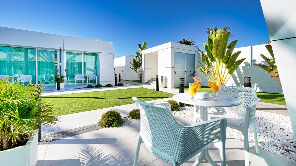 Hotel Nayra - Adults Only — Hotel building in Playa del Ingles, Canary Islands