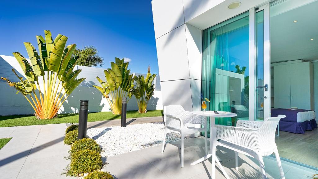 Hotel Nayra - Adults Only — Hotel building in Playa del Ingles, Canary Islands