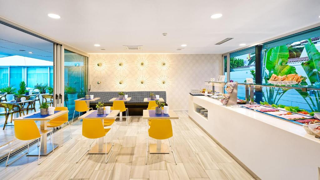 Hotel Nayra - Adults Only — Restaurant & bars in Playa del Ingles, Canary Islands