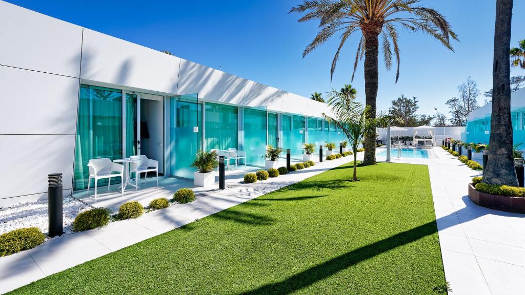 Hotel Nayra - Adults Only — Hotel building in Playa del Ingles, Canary Islands