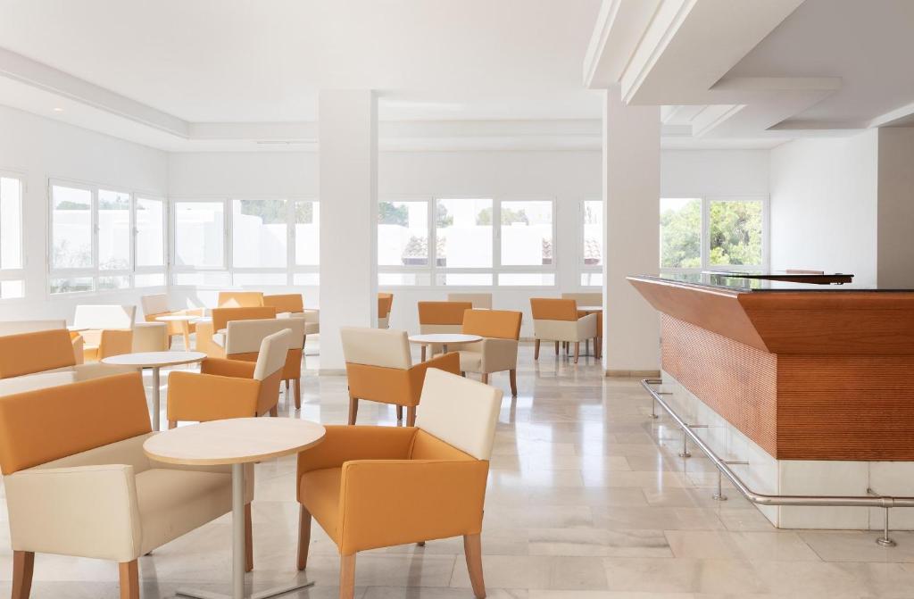 Hotel Palia Puerto del Sol 3 Sup — Restaurant & bars in Cala d´Or, Balearic Islands