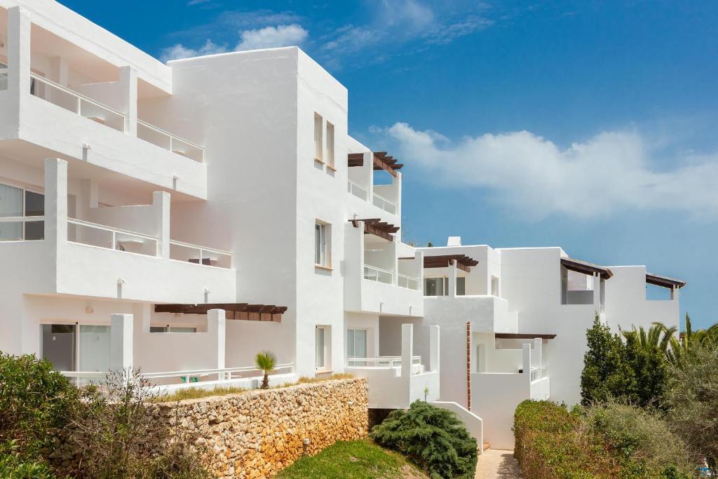 Hotel Palia Puerto del Sol 3 Sup — Hotel building in Cala d´Or, Balearic Islands