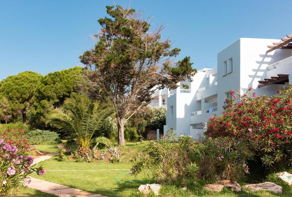 Hotel Palia Puerto del Sol 3 Sup — Hotel building in Cala d´Or, Balearic Islands