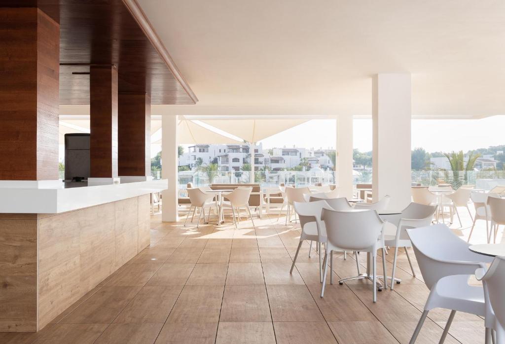 Hotel Palia Puerto del Sol 3 Sup — Restaurant & bars in Cala d´Or, Balearic Islands