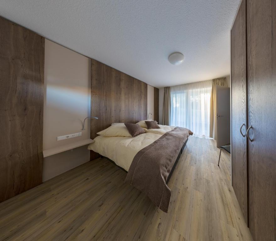 Boarding & HOUSE T24 - 5