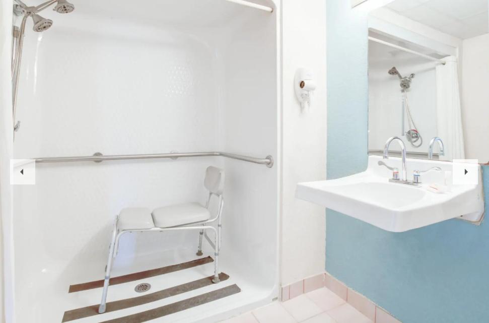 Super 8 by Wyndham Springfield/Battlefield Photo 7