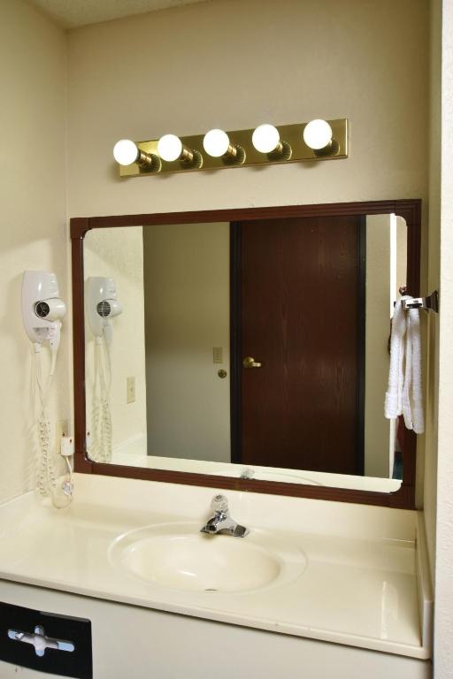 Super 8 by Wyndham Springfield/Battlefield Photo 40