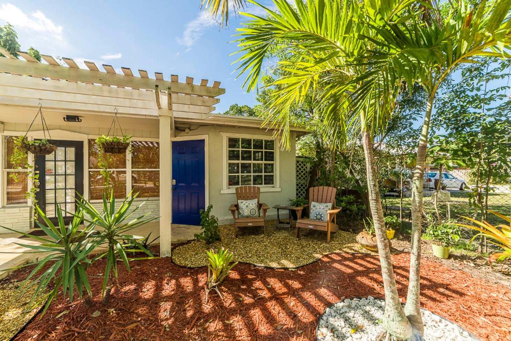 The Blue Door Inn — Hotel in Fort Lauderdale (FL)