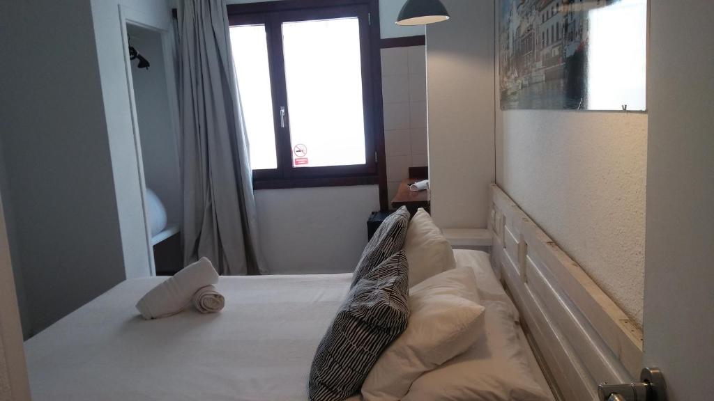 Hostal Ibiza - 2