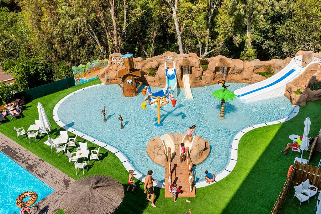 Apartaments Els Llorers — Swimming pool in Lloret de Mar, Catalonia