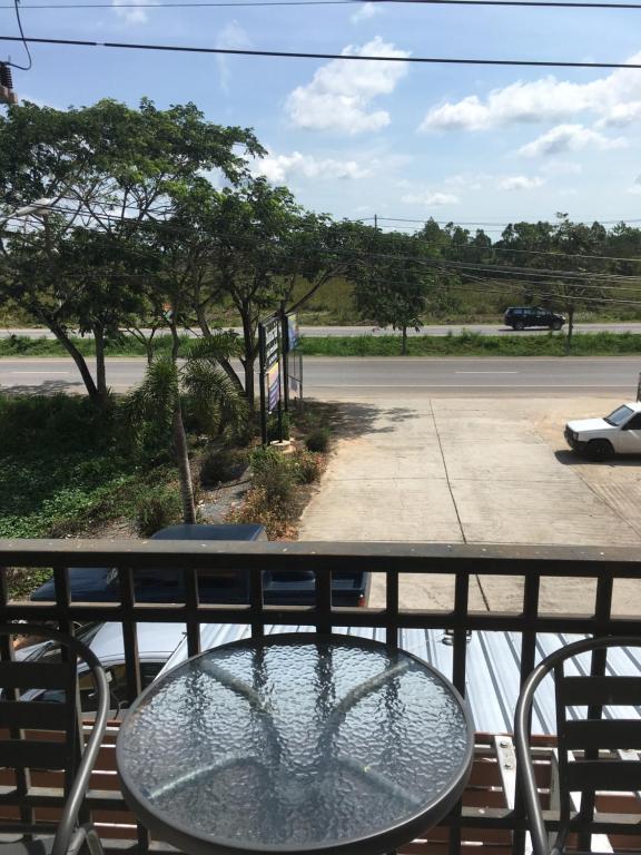 Innkhun House URT Suratthani Airport photo