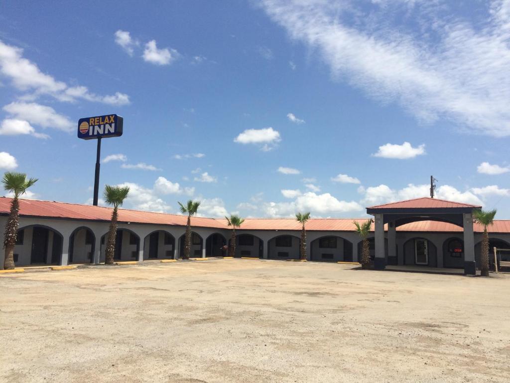 Relax Inn Dilley photo