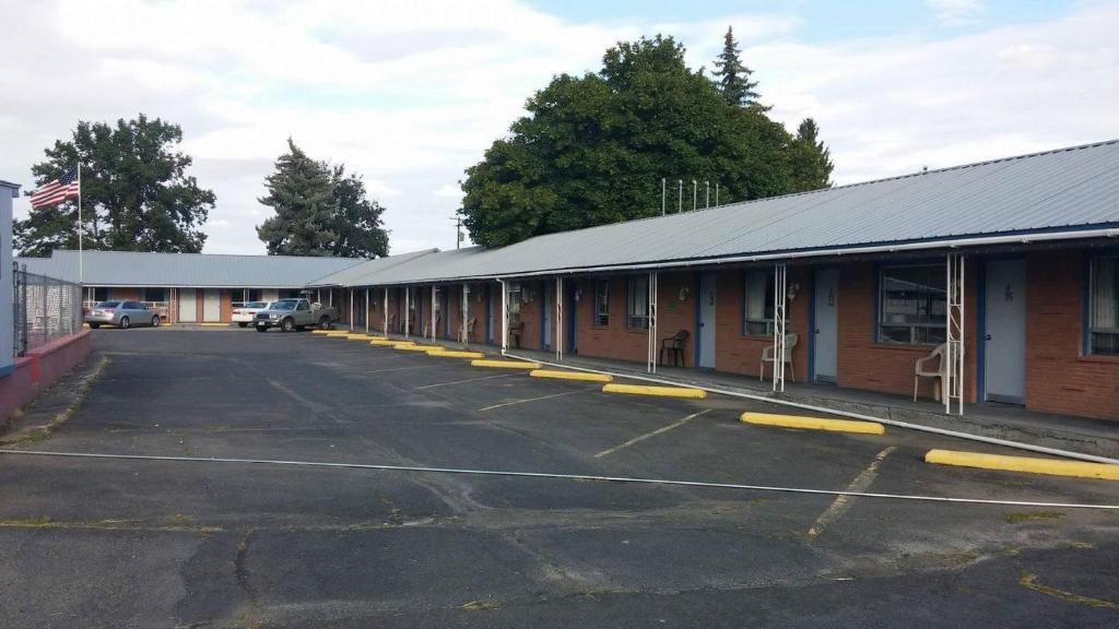 Eight Bar B Motel — Hotel in Hartline