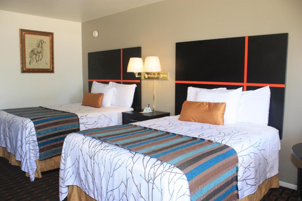 Chaparral Motor Inn photo