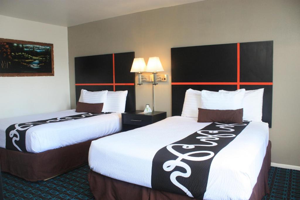 Chaparral Motor Inn photo