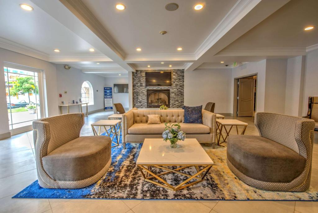 Best Western Plus Media Center Inn and Suites photo