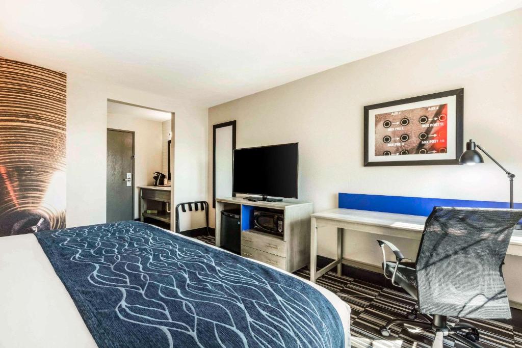 Comfort Inn Airport Photo 37