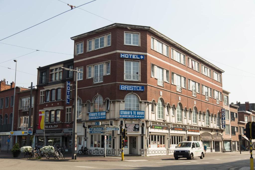 Hotel Bristol Internationaal photo