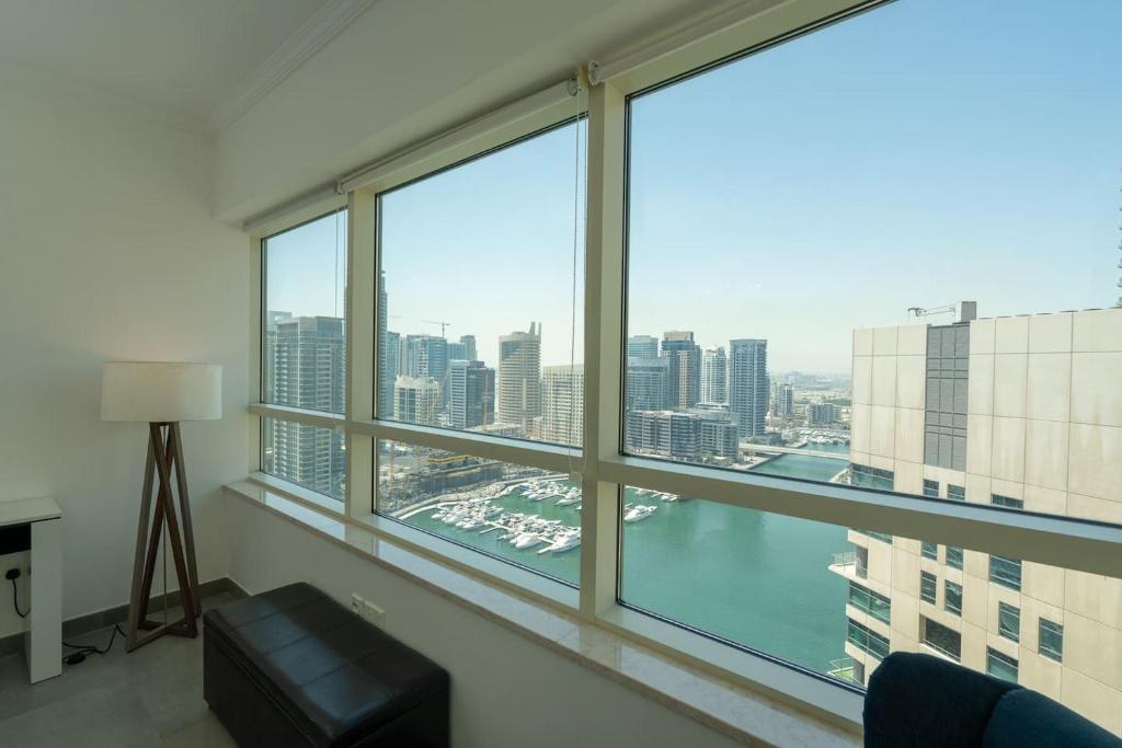 Hometown Apartments Cozy 2 Bedroom Apartment In Prime - 