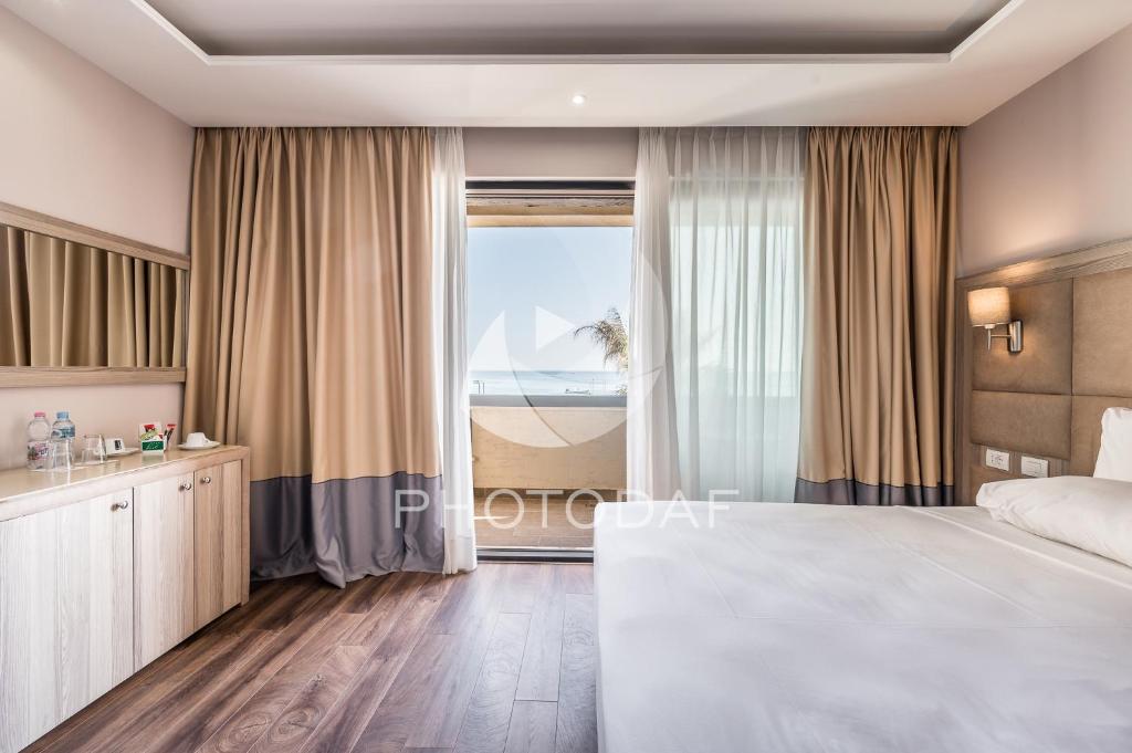Royal G Hotel & SPA 4 Star — Hotel rooms in Durres, Durres