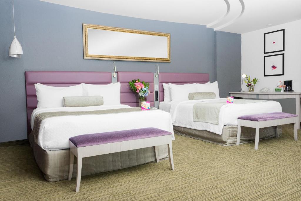 Crowne Plaza Toluca-Lancaster Photo 1