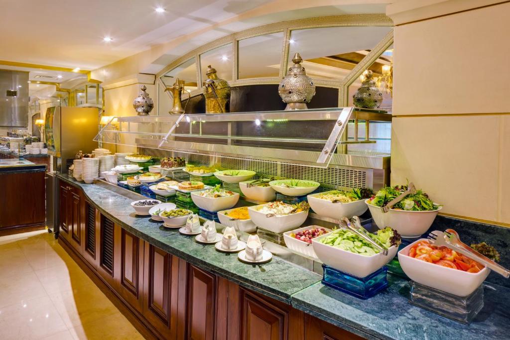 Novel Hotel City Center Food and beverages