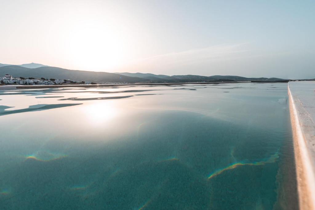 Ventu Luxury Suites スイミングプール