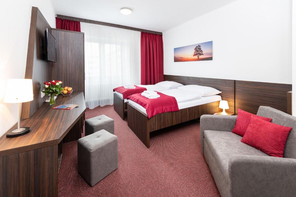 Hotel Plus photo