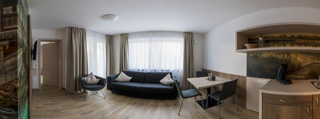 Boarding & HOUSE T24 - 3