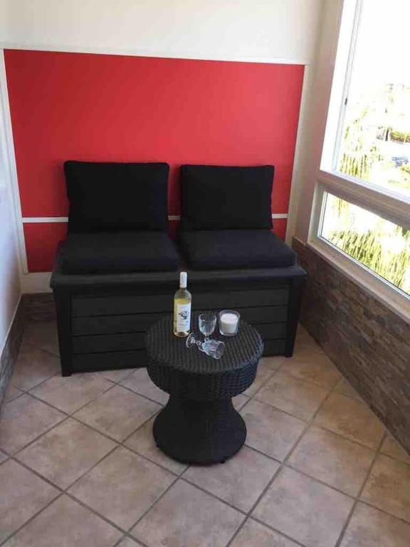 5 min walk from Yumbo! 417 - 5
