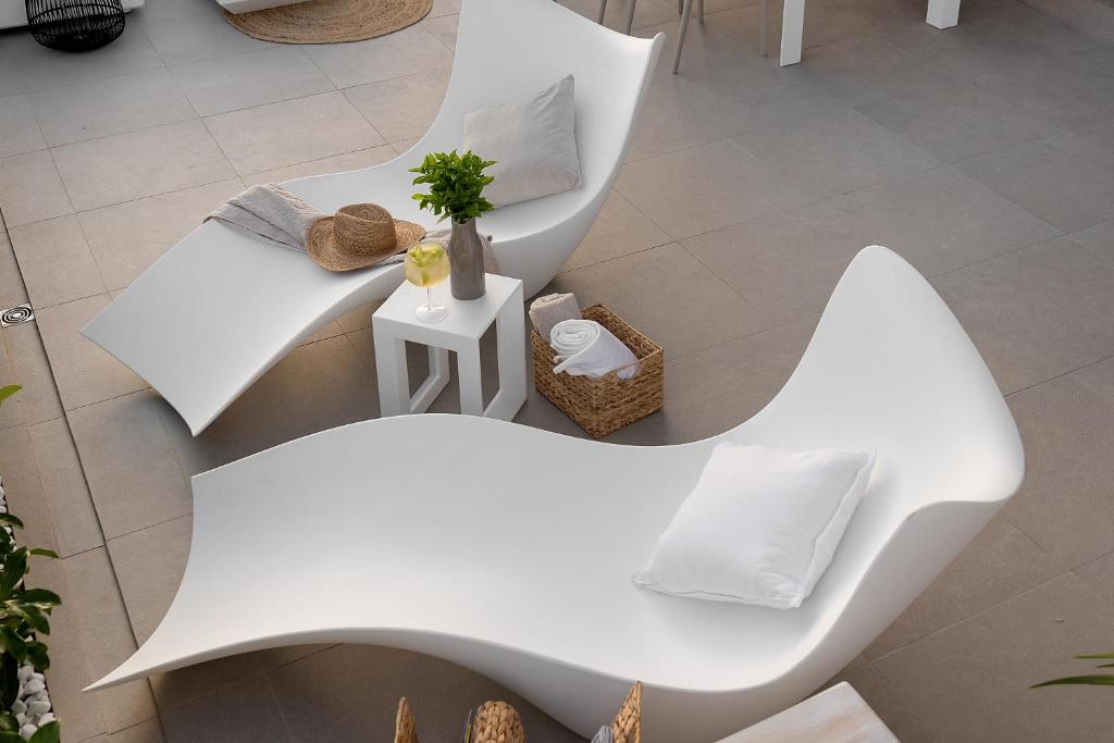 The Pleasurist only yours heated pool and terrace photo