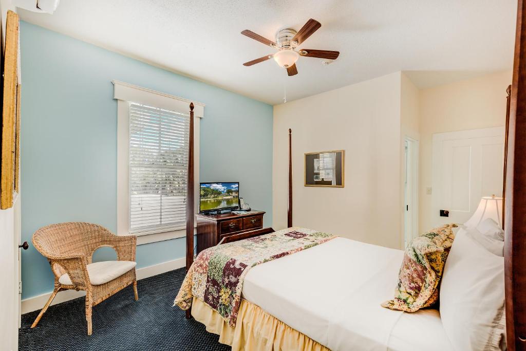 Lakeside Inn on Lake Dora