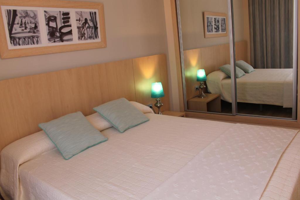 Advise Hotels Reina — Hotel rooms in Vera, Andalusia