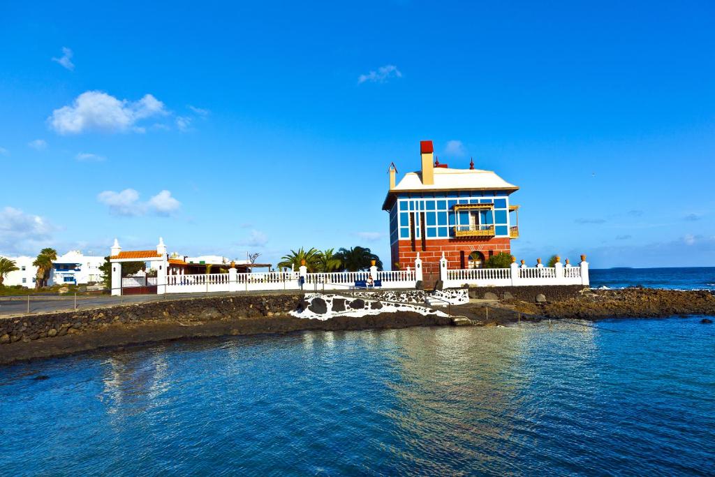 Eco Fisherman's Seafront Cottage - Fantastic Views - Private Courtyard 전경