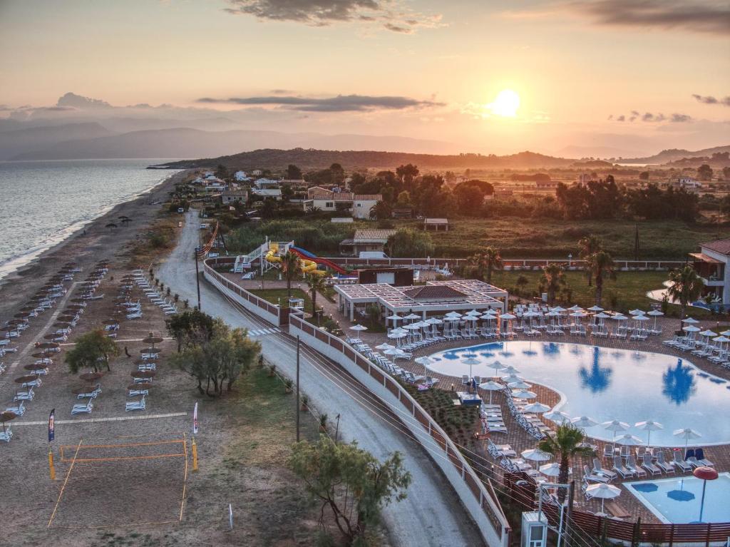 Almyros Beach Resort & Spa — Basen in Acharawi, Wyspy Jońskie