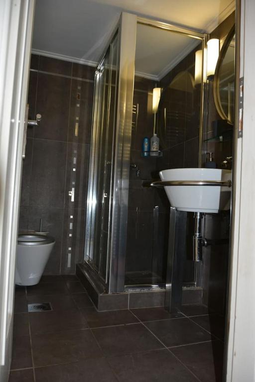 Modern apartment, 5΄ walk from central metro station photo