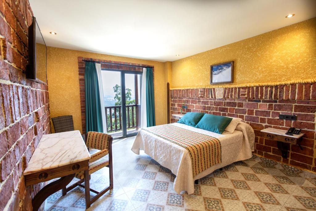 Hotel Cerro La Nina의 수영장과 전망