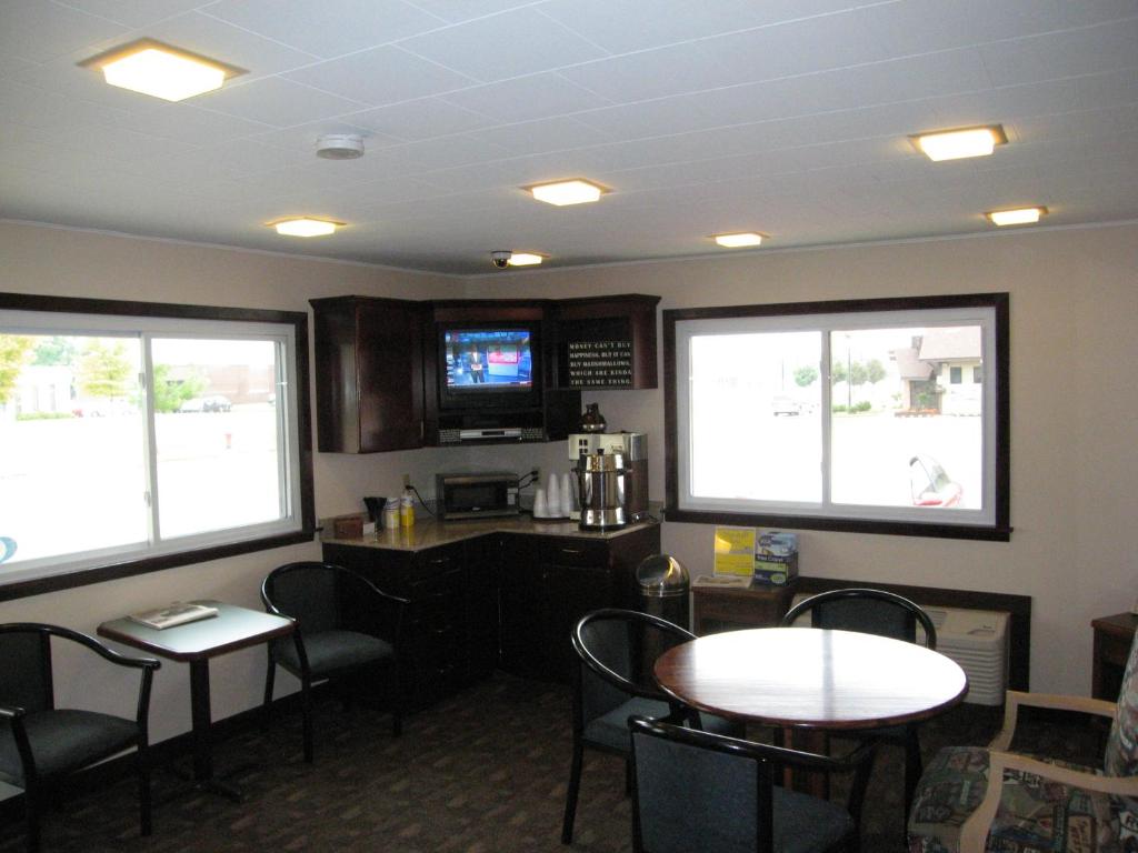 Travelers Lodge Marshall photo
