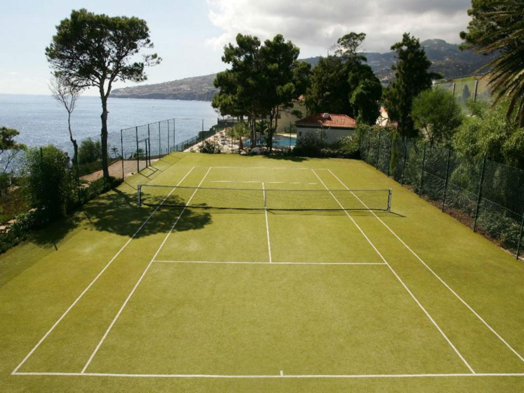 Albatroz Beach & Yacht Club — Santa Cruz, Madeira