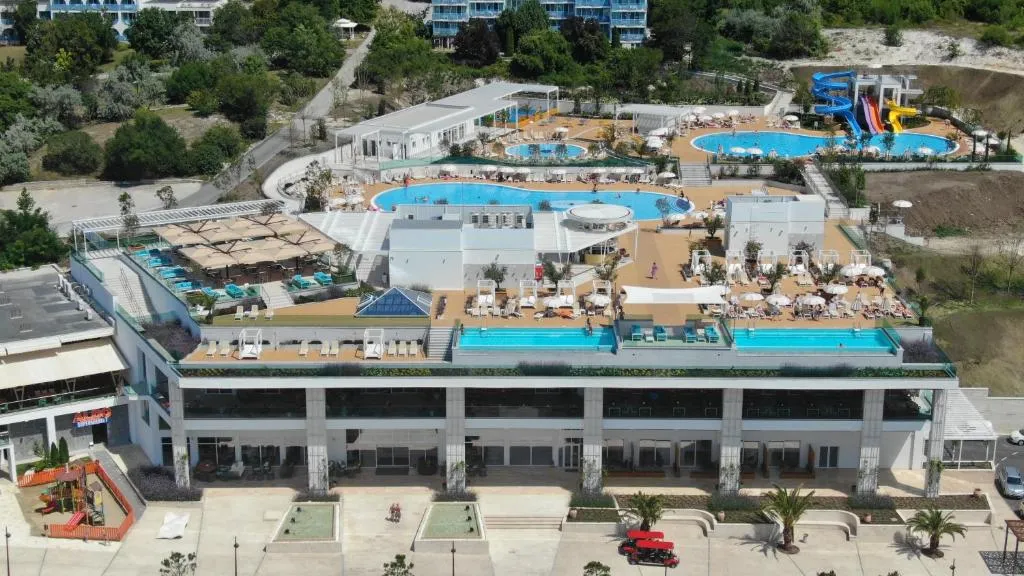 White Lagoon Resort - All Inclusive，位于卡瓦尔纳的酒店
