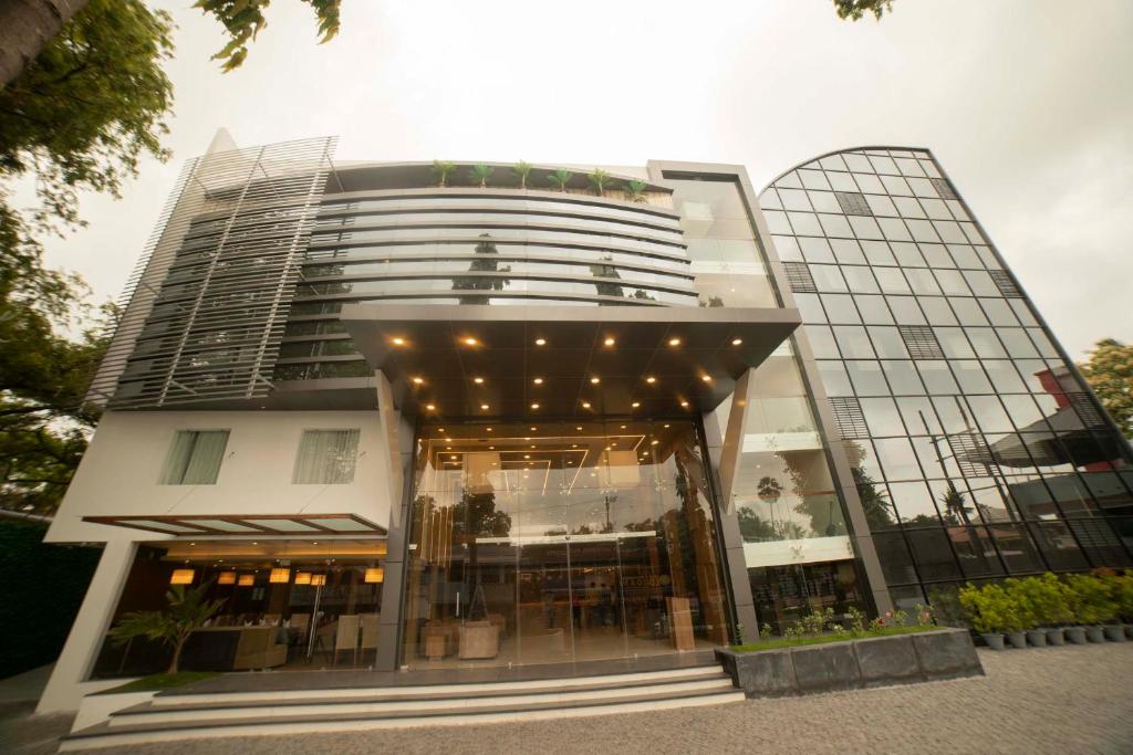 HOTEL SAVITHRI — Hotel in Attingal
