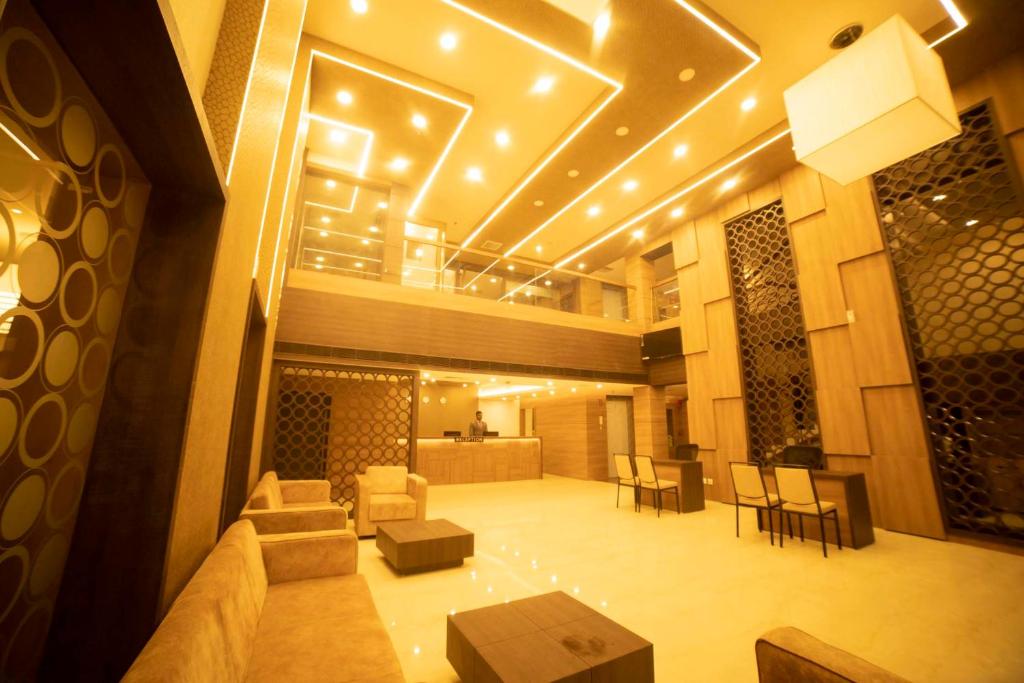 HOTEL SAVITHRI photo