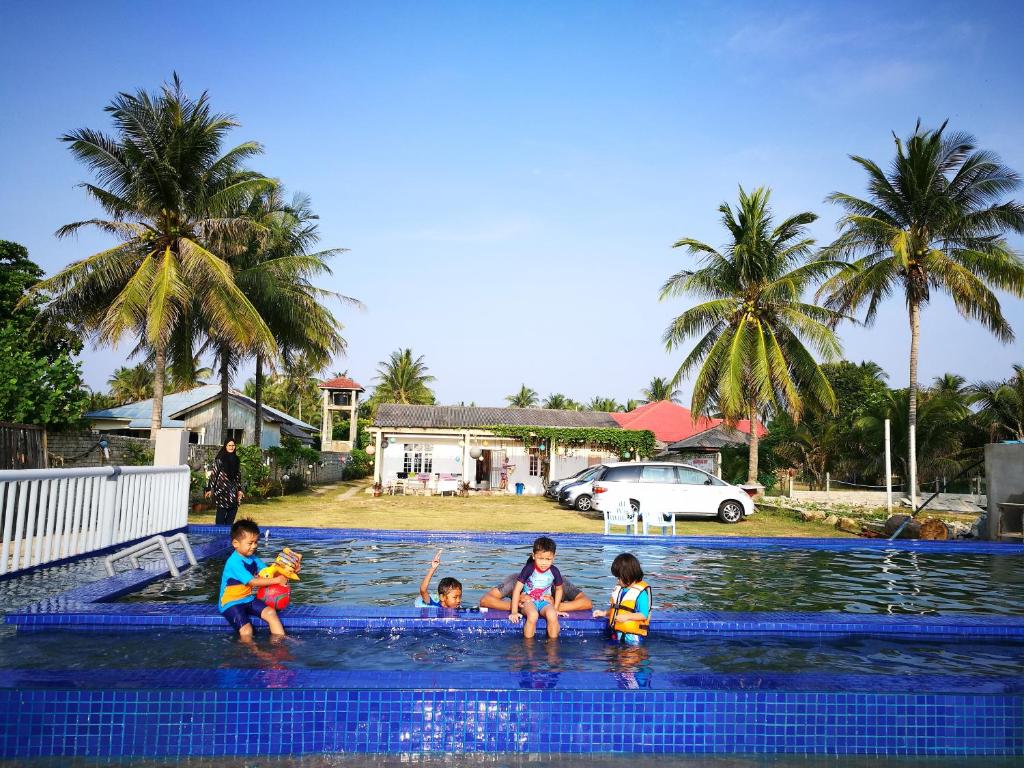 Swimming pool, ALA Beach Lodge - Markisa Homestay in Kota Bharu