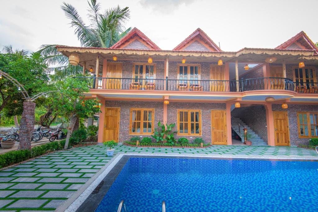 Tam Coc Summer Bungalow