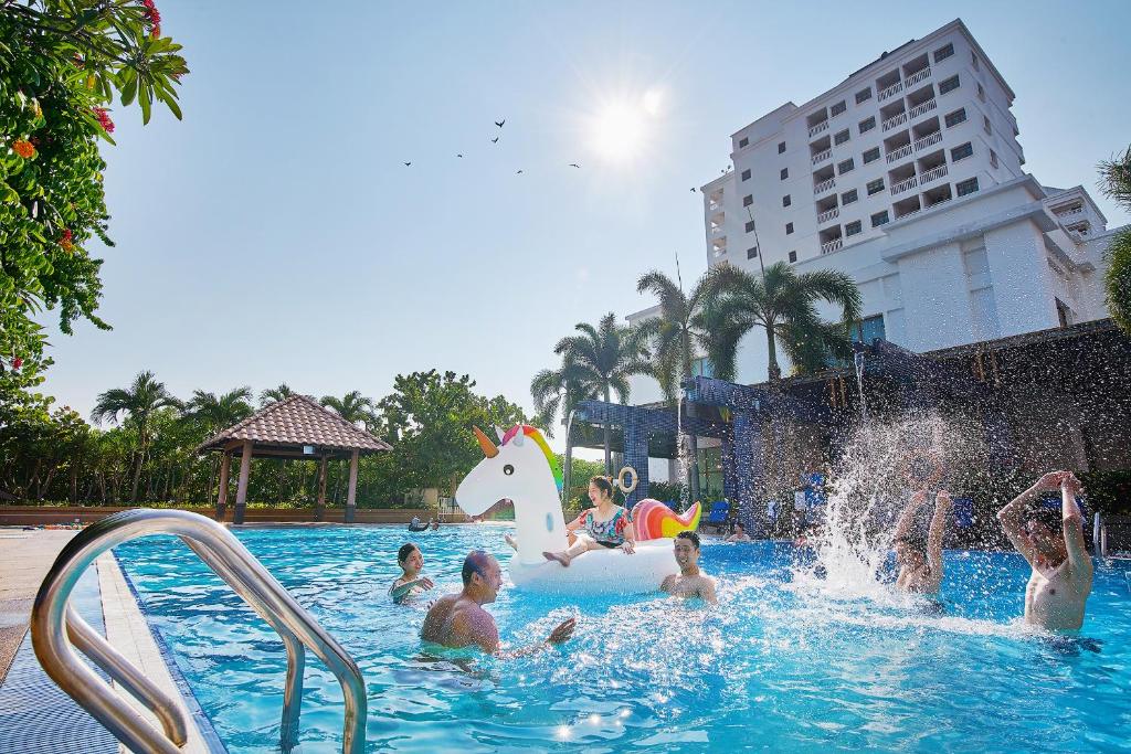 Swimming pool