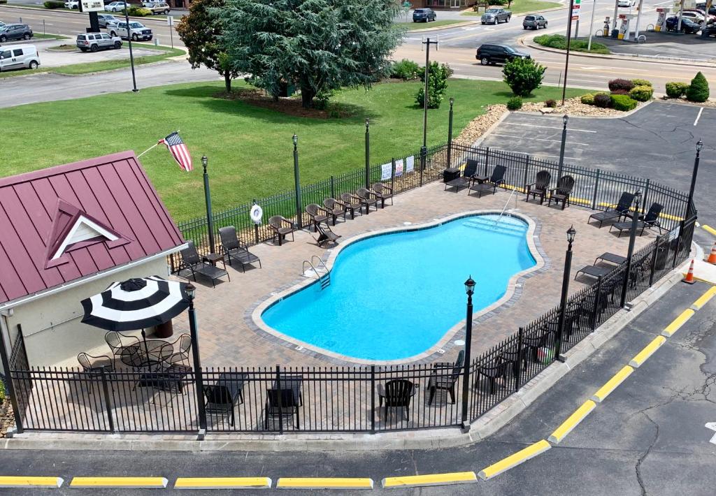 Landmark Inn photo